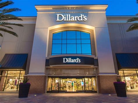 dillard's hours today.